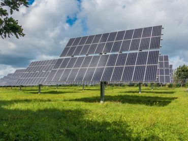 Choisir ce kit complet de fixation pour deux panneaux solaires vous facilite grandement l'installation de votre système photovoltaïque