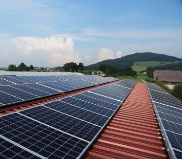 Ces 6 panneaux solaires accompagnés par leurs accessoires vous permettent d'alimenter en électricité votre foyer durant de nombreuses années
