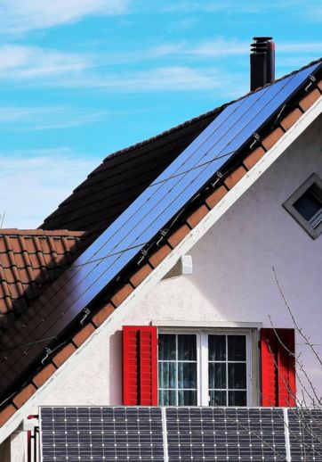 L'installation des panneaux solaires pour votre consommation personnelle d'énergie.