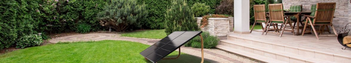 Ce kit panneau photovoltaïque peut s'installer dans votre jardin.