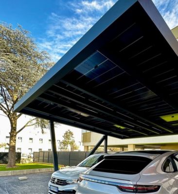 Pour produire de l'énergie renouvelable via vos places de parking, priorisez nos ombrières solaires à fabrication 100% française.