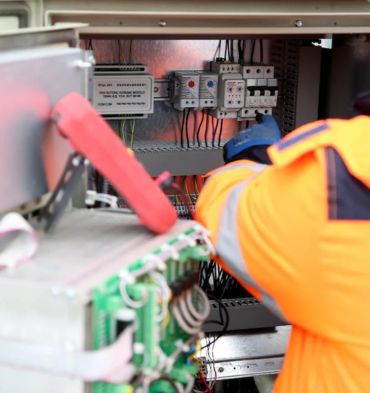 L'importance d'un onduleur triphasé pour un système panneau solaire