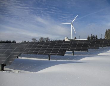 Profitez des performances de vos panneaux solaires même en hiver, et faites des économies qu'importe la saison.