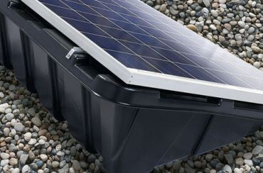 Installer ses panneaux photovoltaïques à l'aide de bacs à gravier vous permet de les sécuriser face aux vents violents.