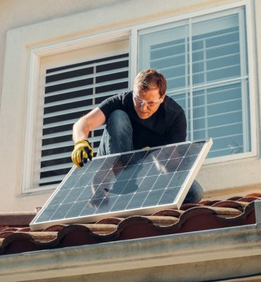 Pourquoi installer son panneau solaire avec une fixation ?