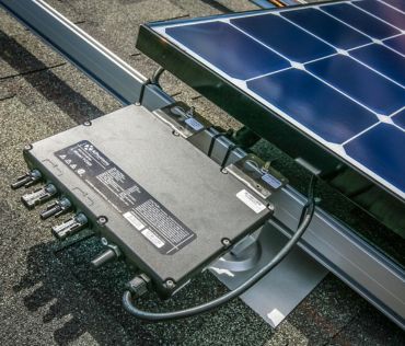 Découvrez l'utilité des accessoires pour le fonctionnement des panneaux photovoltaïques.