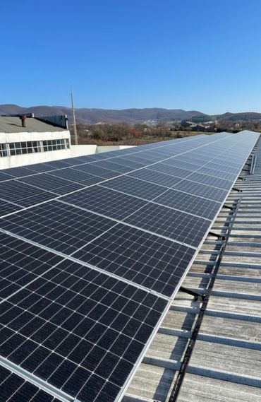 Passez aux panneaux solaires grâce à sa simplicité d'installation et d'utilisation.