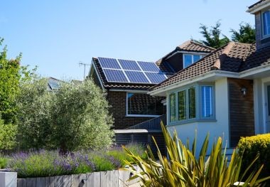 Où poser vos panneaux solaires pour optimiser leur production ?