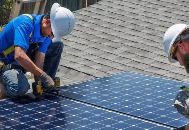 Quels sont les principaux atouts d'installer des panneaux solaires sur le toit de sa maison ?